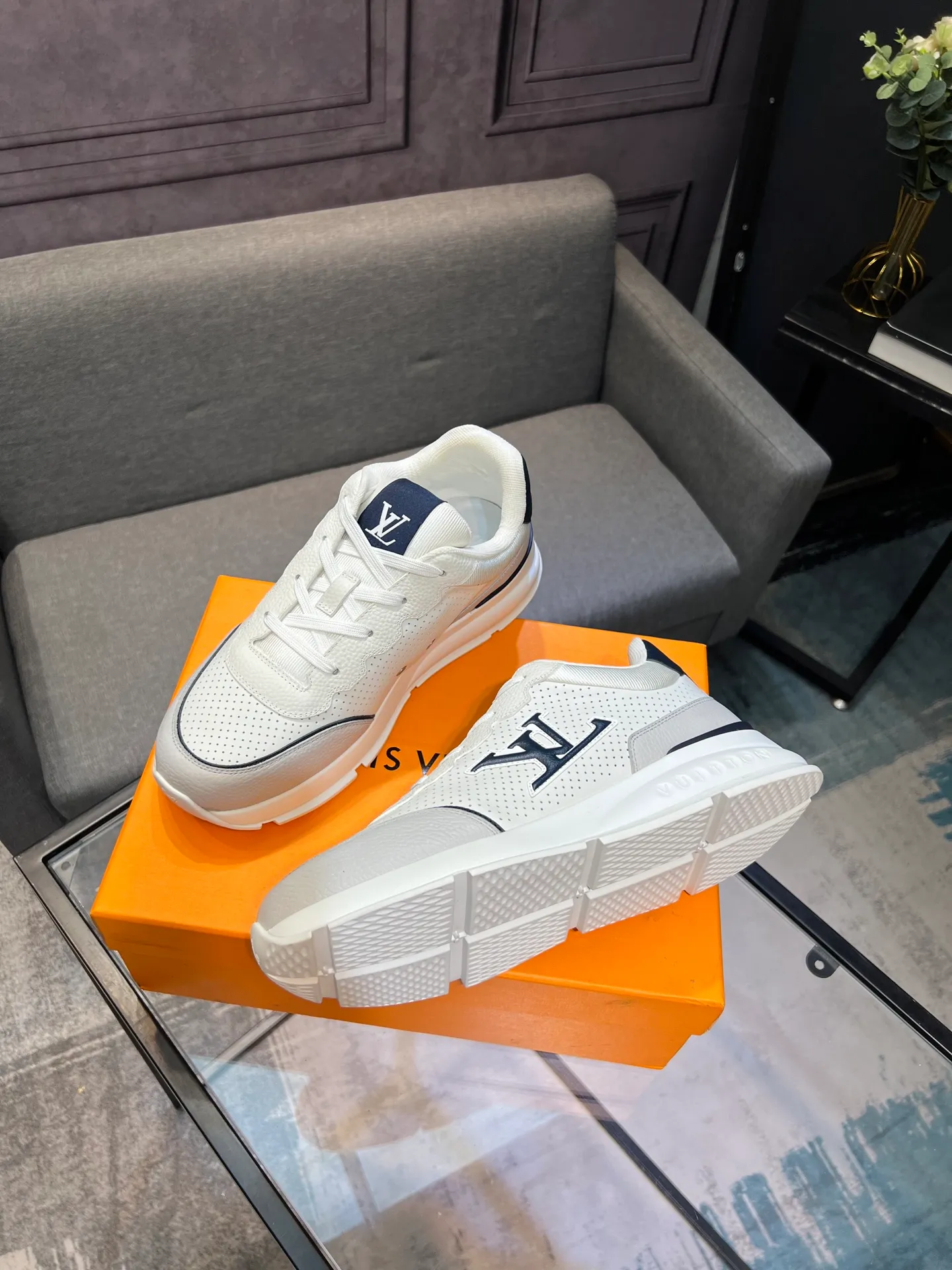 Men's shoes 💰640 LV | Louis Vuitton 2025𝐬𝐬 New spring and summer styles for couples, men's styles come out first. The counter features the latest casual shoes. Hard goods are new🆕 ❥Purchase level! Full of high-end feel! A popular model among bloggers at home and abroad, it’s retro and fashionable and looks amazing on your feet! Wear a lot of happiness! Mainly recommended model on the official website★ ▪️Upper: Original custom-made imported calfskin fabric ▪️Inner lining: breathable gauze imported from Italy ▪️Outsole: rubber foam ➕tpu high-end outsole ▪️Shoe size: 36-44 (customized for 45 and 46)